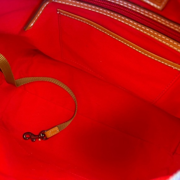 Dooney & Bourke Paige Sac Pink Pebble Grain Leather - Picture 9 of 17